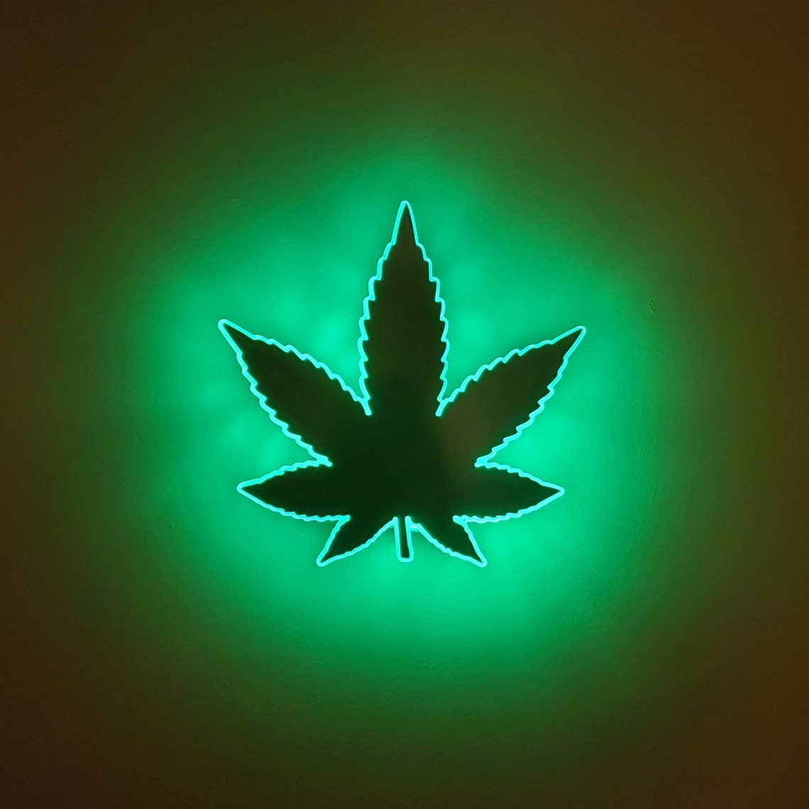 Marijuana leaf | Edge Lit Acrylic Signs